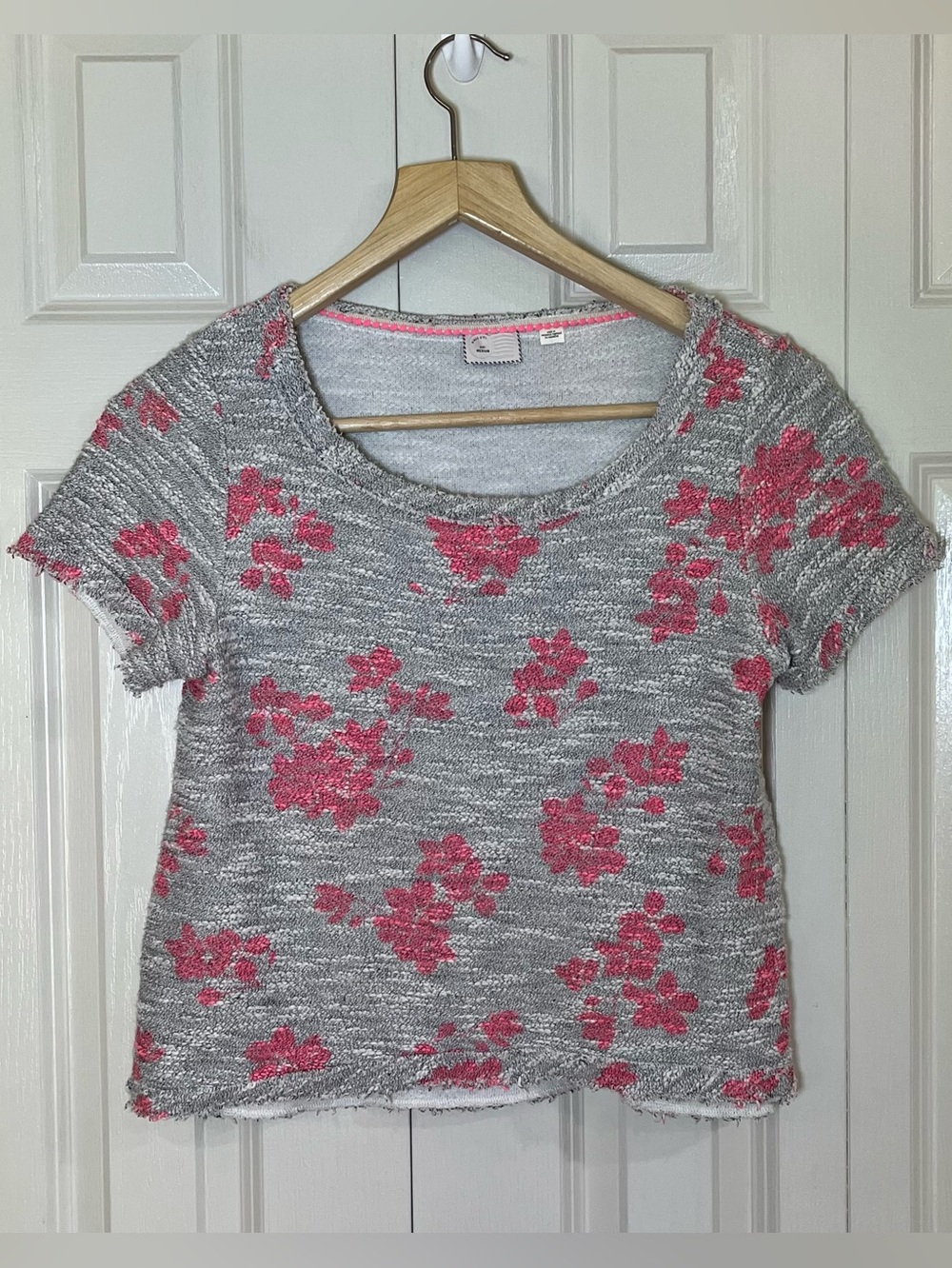 Anthropologie Pink And Gray 
Postmark Printed
 Floral Tee Terry Top Size Medium